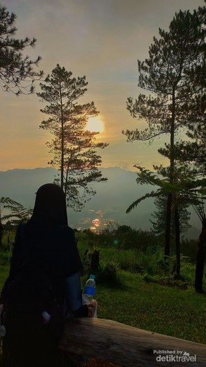 Puncak Lawang, Negeri di Atas Awan yang Damaikan Hati