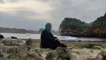 Ini Pantai Bengkung Malang dari Atas Bukit, Indah Sekali