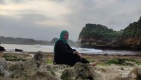 Pantai Batu Bengkung dan keindahannya yang alami.