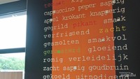 Entah apa ya artinya Bahasa Belanda ini. Saya cuma bisa membaca tapi tidak mengerti.