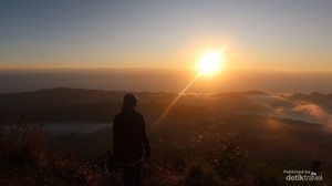 Menikmati Indahnya Sunrise di Puncak Gunung Batur Bali