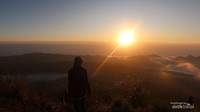 Menikmati indahnya sunrise di puncak gunung Batur Bali dokpri