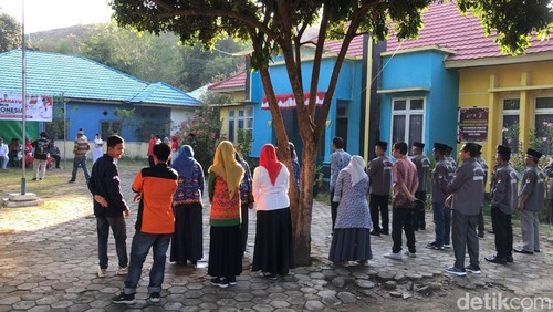 Suasana upacara peringatan Hari Kemerdekaan ke-79 RI, di Kelurahan Penatoi, Kecamatan Mpunda, Kota Bima, Sabtu, (17/8/2024). (Dok. Rafiin/detikBali