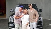 Verrell Bramasta juga menyebut apa yang dilakukan kepada orang tuanya ini tidak ada unsur pamer dan norak. Tidak ada yang norak, tidak ada yang alay. Hanya kamu yang tidak bisa menerima kebahagiaan orang lain, kata Verrell Bramasta. Foto: instagram Verrell Bramasta