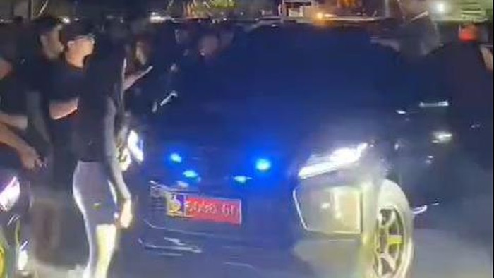 Viral mobil Pajero Sport berstrobo di Malang