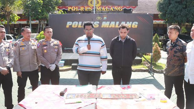 Viral mobil Pajero Sport berstrobo di Malang