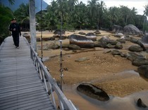 Pesona Bebatuan Granit Raksasa di Tapak Natuna