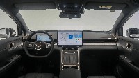 Dengan pengisian cepat 2C, Wuling mengklaim bahwa pengisian selama 15 menit dapat meningkatkan jarak tempuh hingga 200 km. Dengan pengisian lambat, butuh waktu 10 jam untuk mengisi ulang baterai dari 20% hingga 80%. Kecepatan tertinggi mobil ini mencapai 175 km/jam. Foto: Carnewschina