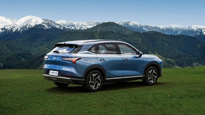 Wuling Starlight S meluncur di China, ada pilihan mesin listrik dan hybrid