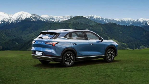 Wuling Starlight S meluncur di China, ada pilihan mesin listrik dan hybrid