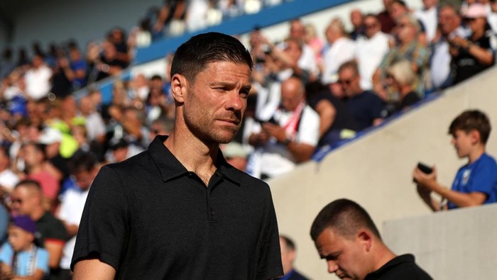 Soccer Football - DFB Cup - First Round - FC Carl Zeiss Jena v Bayer Leverkusen - Ernst-Abbe-Sportfeld, Jena, Germany - August 28, 2024 Bayer Leverkusen coach Xabi Alonso reacts REUTERS/Karina Hessland DFB REGULATIONS PROHIBIT ANY USE OF PHOTOGRAPHS AS IMAGE SEQUENCES AND/OR QUASI-VIDEO.