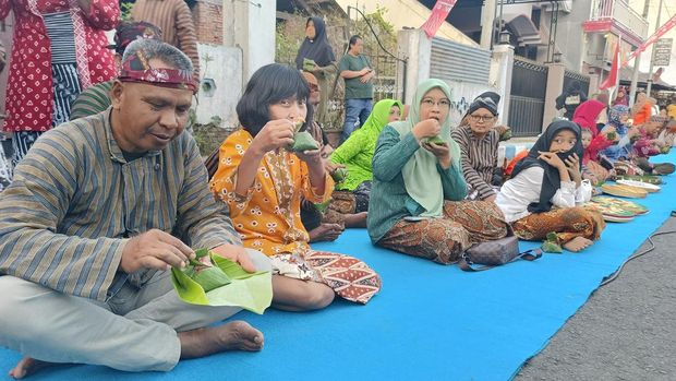 2.000 Bungkus Jenang Dibagikan di Festival Sapar Agung Lumajang