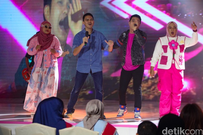 Penampilan Aldi Taher menjadi bagian dari hari ketiga masa karantina 14 finalis, Jumat (30/8/2024). Adapun acara berlangsung saat Emeron Hijab Hunt Festival di P7 Ballroom, Kuningan City Mall, Jakarta Selatan. (Foto: Andhika Prasetia/detikcom)