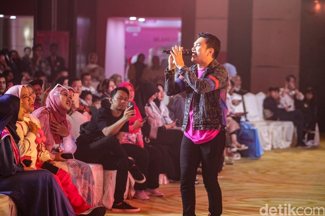 Sejumlah lagu band asal Inggris tersebut yang masuk di set list Aldi malam itu antara lain Yellow, Fix You, dan Sky Full of Stars. (Foto: Andhika Prasetia/detikcom)