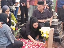 Duka Ayu Ting Ting dan Keluarga atas Meninggalnya Sang Keponakan