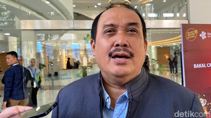 Bacagub Jabar dari PDIP Jeje Wiradinata