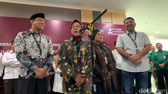 Bakal paslon di Jatim melakukan tes kesehatan di RSU dr Soetomo Surabaya