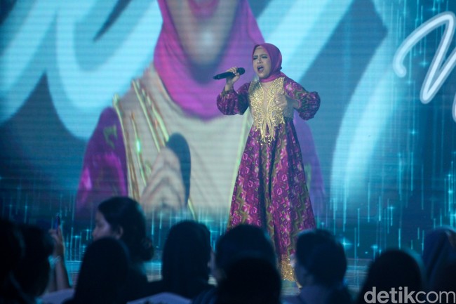 Nakeisha Syifa memiliki segudang prestasi dalam bidang menyanyi. Penampilan Brand Ambassador Rabbani Profesor kerudung itu bikin merinding hingga mendapat standing ovation dari para juri.Foto: Rafida/Detikcom