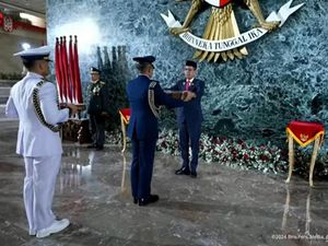 Heru Budi Terima Kembalinya Bendera Merah Putih-Teks Proklamasi di Monas