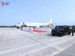 Bendera Merah Putih-Teks Proklamasi Tiba di Halim, Langsung Dibawa ke Monas