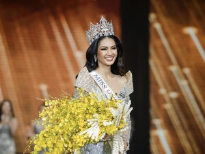 Sejarah Baru, Ini Miss Universe Kamboja Pertama yang Punya Anak