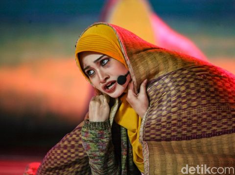 Desi Rachmi Fitria Desi Rachmi Fitria tampil dalam Grand Final Emeron Hijab Hunt 2024 di Kuningan City, Jakarta, (Sabtu/8/2024)