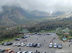 Muncul Blue Fire di Gunung Papandayan, Aktivitas Pendakian Dibatasi