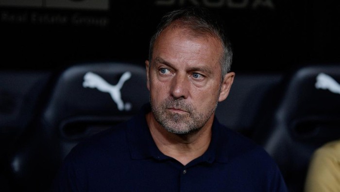 Hansi Flick Soccer Football - LaLiga - Valencia v FC Barcelona - Estadio de Mestalla, Valencia, Spain - August 17, 2024 FC Barcelona coach Hansi Flick REUTERS/Pablo Morano