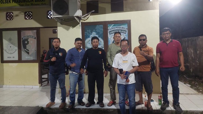 Hermansyah (49) warga Prabumulih ditangkap polisi usai melakukan penipuan pengadaan barang elektrikal