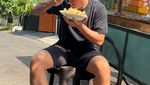 Hobi Kulineran, Boy William Pamer Makan Nasi Pedas hingga Mie