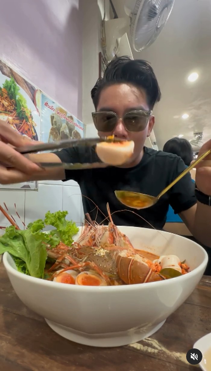 Hobi Kulineran, Boy William Pamer Makan Nasi Pedas hingga Mie Hobi Kulineran, Boy William Pamer Makan Nasi Pedas hingga Mie