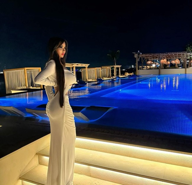 Prosedur demi prosedur dijalani tanpa mempertimbangkan dampak jangka panjangnya. Dari pembesaran bokong hingga operasi wajah, Jennifer tidak pernah merasa cukup dengan apa yang ia miliki. Foto: dok. Instagram