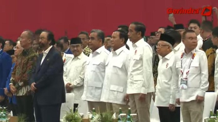 Presiden Jokowi Kenakan Pakaian Adat Gerindra, Hadiri Rapimnas dengan Semangat Kebangsaan