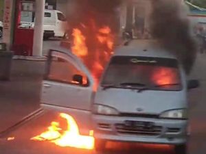 Mobil Terekam Berkobar di SPBU Karanganyar Pagi Tadi