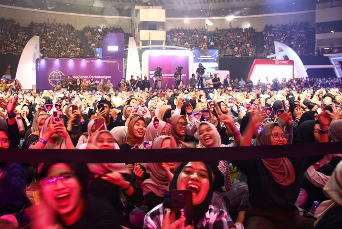 Kemeriahan Hub Space