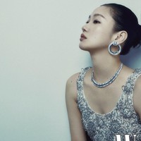 Seperti yang terlihat dalam unggahan akun Instagram W Korea, Kim Go Eun banjir pujian penggemar yang terpana dengan kecantikannya. Foto: dok. W Korea