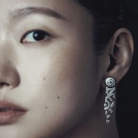 Sementara itu, Kim Go Eun akan membintangi drama Korea terbaru Netflix The Price of Confession bersama Jeon Do Yeon, Park Hae Soo, dan Jin Sun Kyu. Jadwal penayangan drama bergenre thriller mystery itu masih dirahasiakan dan meningkatkan ekspektasi penggemar. Foto: dok. W Korea