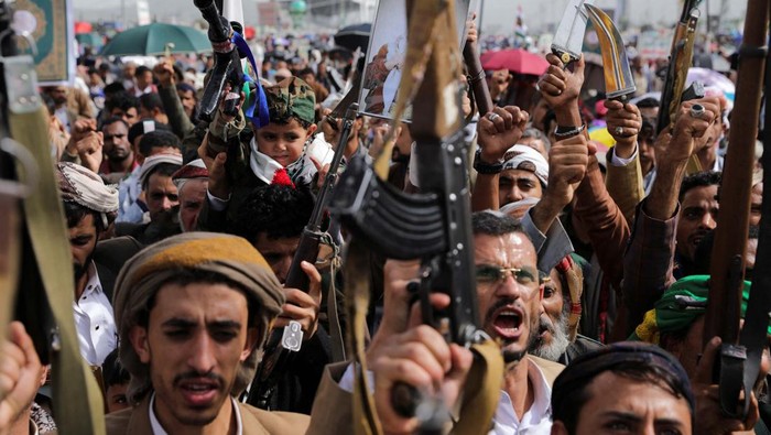 Protesters, mainly Houthi supporters, rally to show solidarity with Palestinians in the Gaza Strip, in Sanaa, Yemen August 30, 2024. REUTERS/Khaled Abdullah
