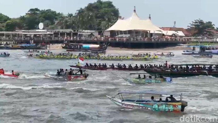 Lomba Bidar Palembang di Sungai Musi.