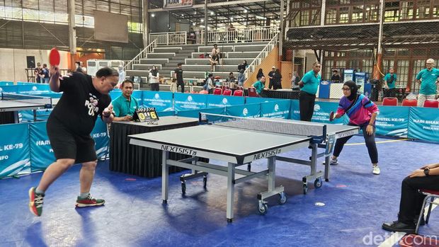 Menteri Komunikasi dan Informatika (Menkominfo), Budi Arie Setiadi, membuka acara Turnamen Futsal Menkominfo Cup XV dan Turnamen Tenis Meja Hari Bhakti Pos dan Telekomunikasi (Postel) ke-79.