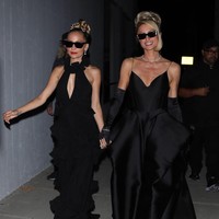 Duo sahabat Paris Hilton dan Nicole Richie kembali lagi. Reality show mereka The Simple Life dibuat ulang dengan format yang baru. (Foto: dok. Masion Met)