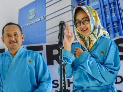 Momen Airin-Ade Sumardi Jalani Pemeriksaan Kesehatan