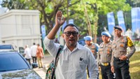 Pasangan bakal calon Gubernur dan Wakil Gubernur Jawa Barat Acep Adang - Gitalis Dwi Natarina dan Jeje Wiradinata - Ronal Surapradja menjalani pemeriksaan kesehatan gelombang kedua sebagai syarat untuk menjadi calon pada Pilgub Jawa Barat.