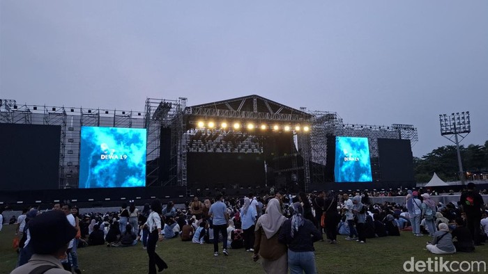 Persiapan konser Sheila On 7 di Pekanbaru