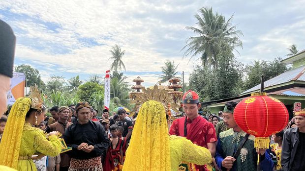 Potret pertunjukan kebudayaan di Desa Denai Lama Deli Serdang. (Kartika Sari/detikSumut)