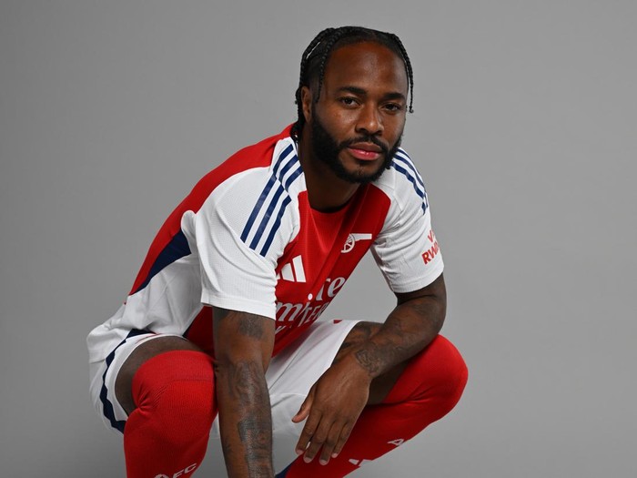 LONDON COLNEY, ENGLAND - AUGUST 30: Arsenal unveil new signing Raheem Sterling at Sobha Realty Training Centre on August 30, 2024 in London Colney, England. (Photo by Stuart MacFarlane/Arsenal FC via Getty Images)