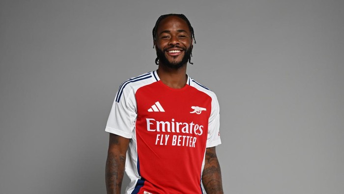 LONDON COLNEY, ENGLAND - AUGUST 30: Arsenal unveil new signing Raheem Sterling at Sobha Realty Training Centre on August 30, 2024 in London Colney, England. (Photo by Stuart MacFarlane/Arsenal FC via Getty Images)