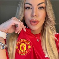 Revana mengungkap kisah cinta yang menunjukkan kesetiaannya pada Manchester United. Wanita tersebut baru-baru ini putus dari seorang pria yang ditemui dari aplikasi kencan. Awalnya hubungan Revana dan teman kencannya berjalan mulus. Revana pun tertarik dengannya karena sama-sama suka olahraga dan sepak bola. Foto: Instagram Ravena Hanniely