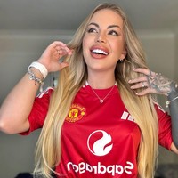 Kami sebelumnya sudah beberapa kali hangout dan dia terlihat seperti pria yang sangat menarik dan baik. Aku adalah orang yang menyukai olahraga dan bola, dan pada hari itu, tanpa banyak berpikir, aku memutuskan untuk memakai pakaian dalam dengan logo tim, sesuatu yang sudah sering aku pakai, ujarnya dilansir Needtoknow.  Foto: Instagram Ravena Hanniely   