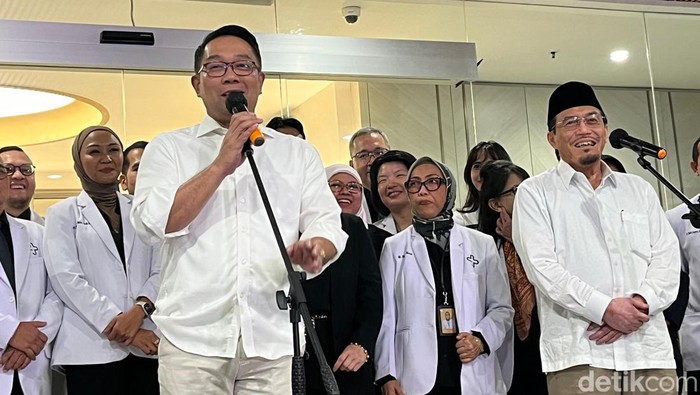 Ridwan Kamil dan Suswono selesai melakukan tes kesehatan di RS Tarakan